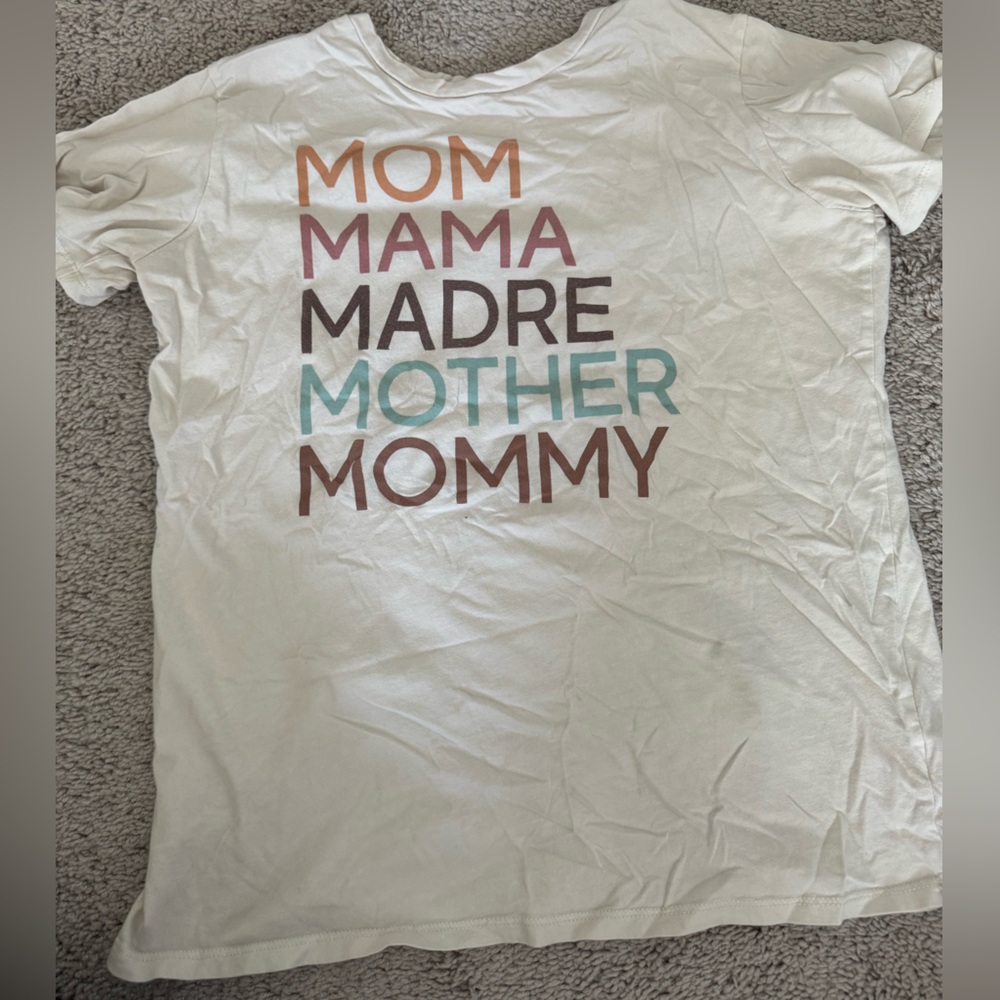 Tullabee Mom Cream T-Shirt